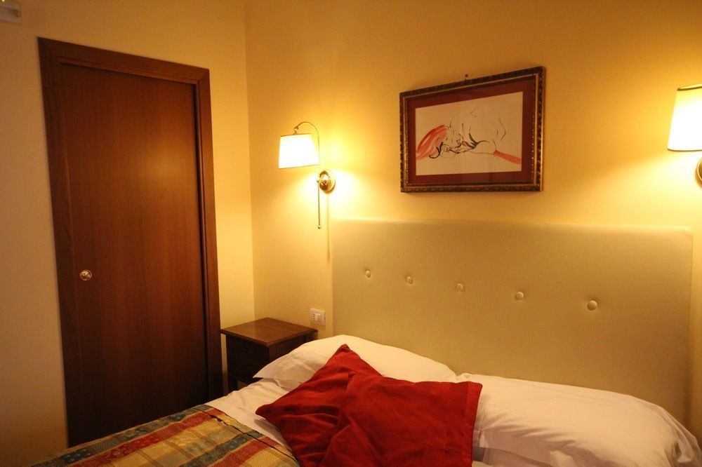 Internouno Hotell Rom Exteriör bild